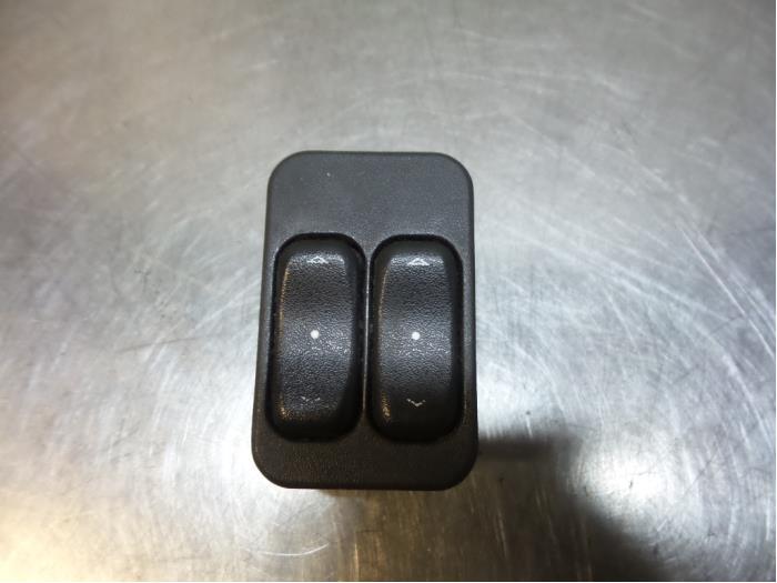 Elektrisch Raam Schakelaar van een Opel Corsa (Corsa C 00-), Auto-onderdelen, Gebruikt, -, -, Opel