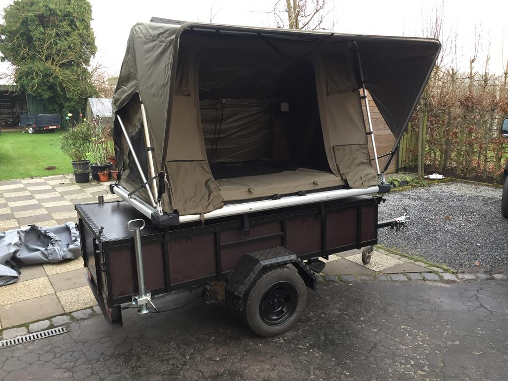 Aanhangwagen met daktent, Ophalen