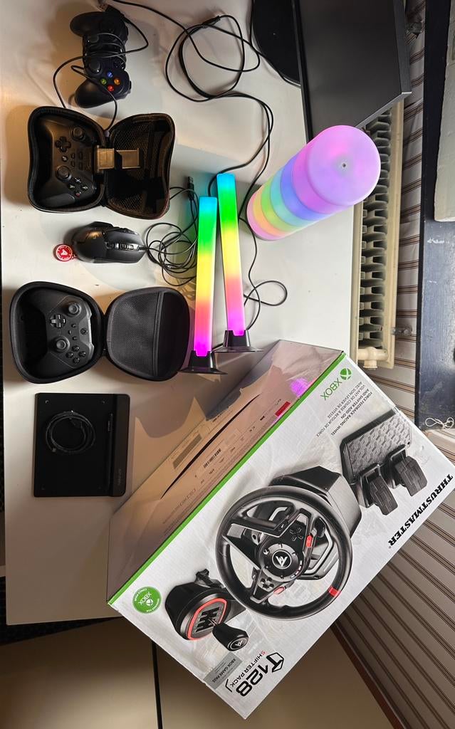 Pack de jeu : volant, manettes et accessoires, Comme neuf, Enlèvement, Réglable, Shifter