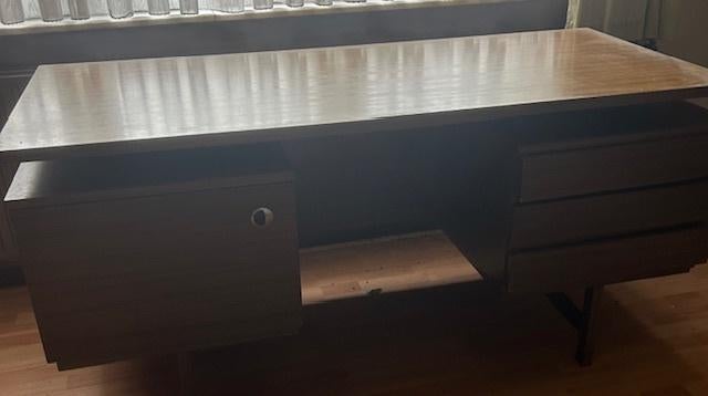 Alle soorten Oude kasten, + bureel+commode kast, Ophalen