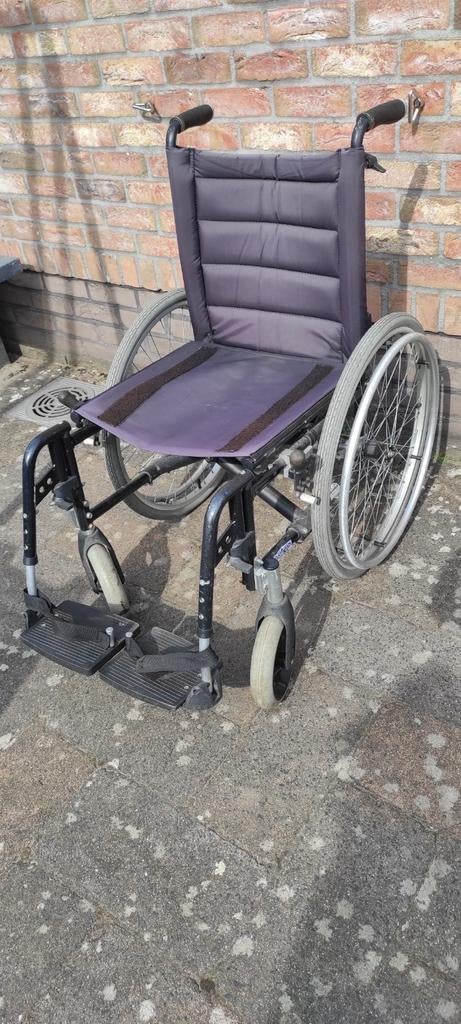 Rolstoel Vermeiren met luchtbanden en uit aluminium .
Prakti, Diversen, Ophalen