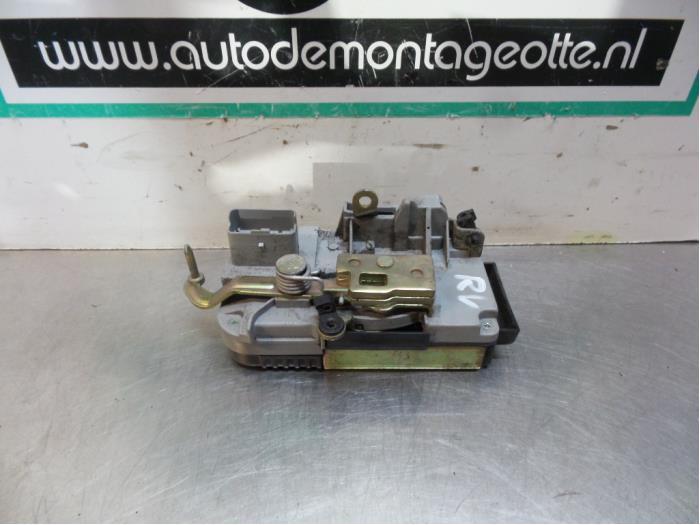 Serrure portière mécanique 4portes avant droite d'un Peuge, -, Utilisé, -, Peugeot