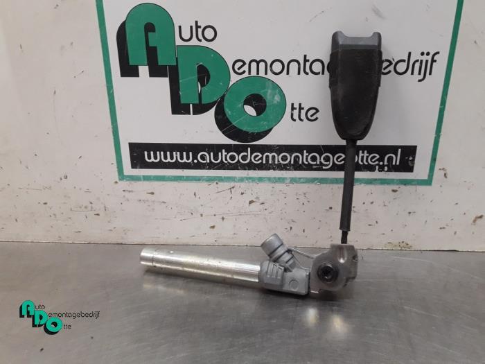 Tendeur de ceinture gauche d'un Opel Corsa (Corsa D 07-), Autos : Pièces & Accessoires, Habitacle & Garnissage, Opel, Utilisé