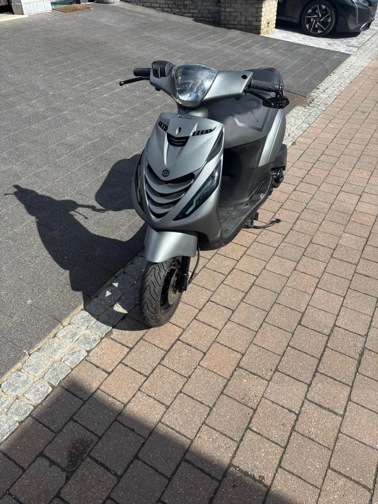 Piaggio zip 4t A-klasse, Fietsen en Brommers, Scooters | Piaggio, Ophalen, Zip, Klasse A (25 km/u), Zo goed als nieuw