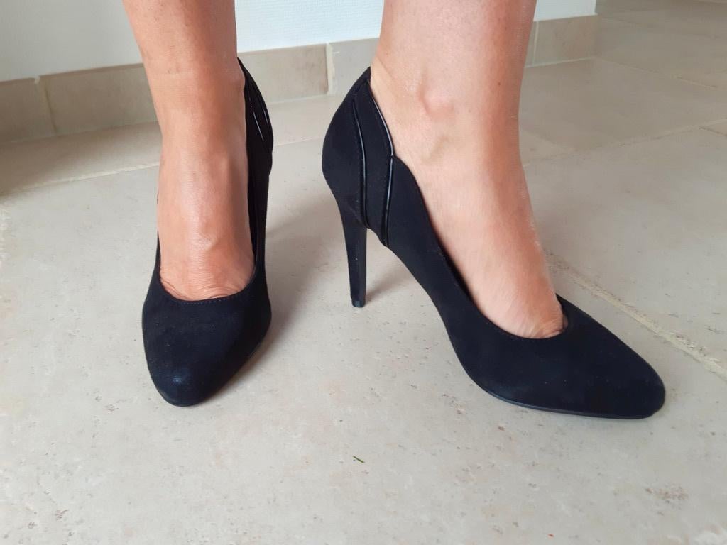 Elegante high heels in daim, Kleding | Dames, Schoenen, Ophalen of Verzenden, Zo goed als nieuw, Zwart