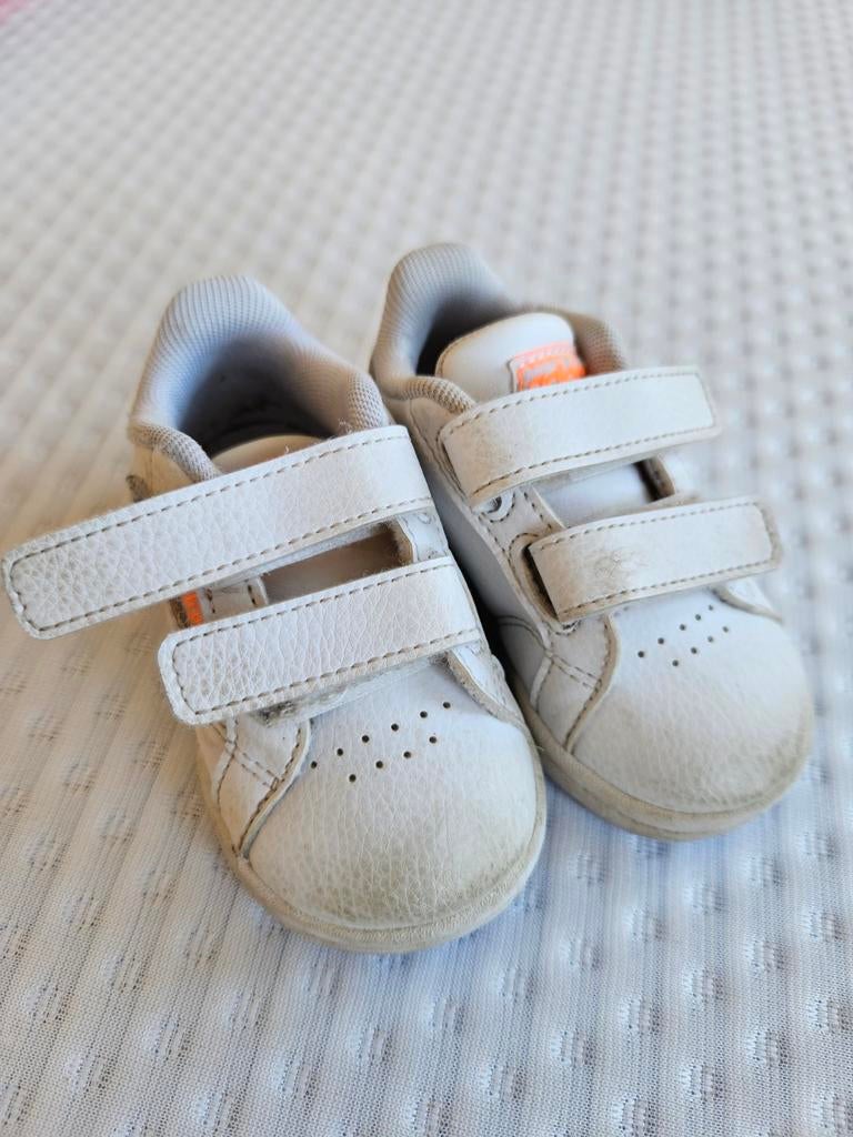 Eerste schoentjes Adidas maat 19, Enfants & Bébés, Vêtements de bébé | Chaussures & Chaussettes, Adidas, Enlèvement, Fille, Bottines