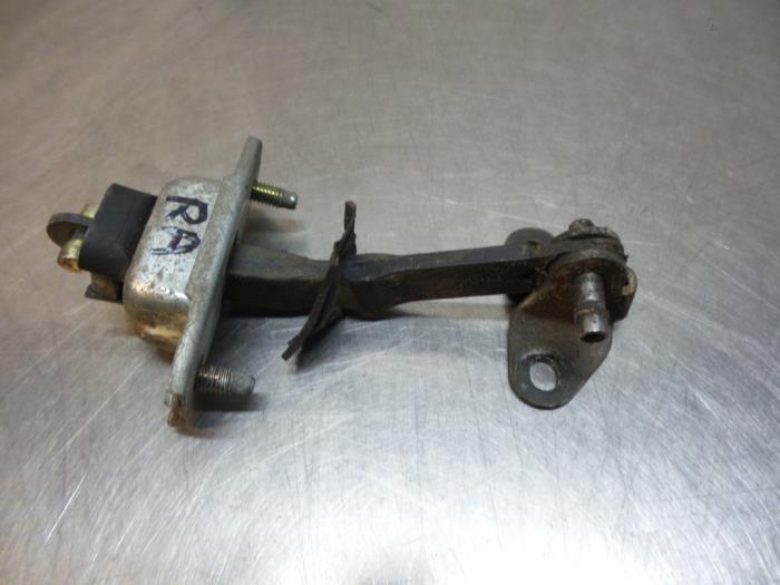 Deurvanger 4Deurs rechts-achter van een Toyota Carina (Carin, Gebruikt, -, -, Ophalen of Verzenden