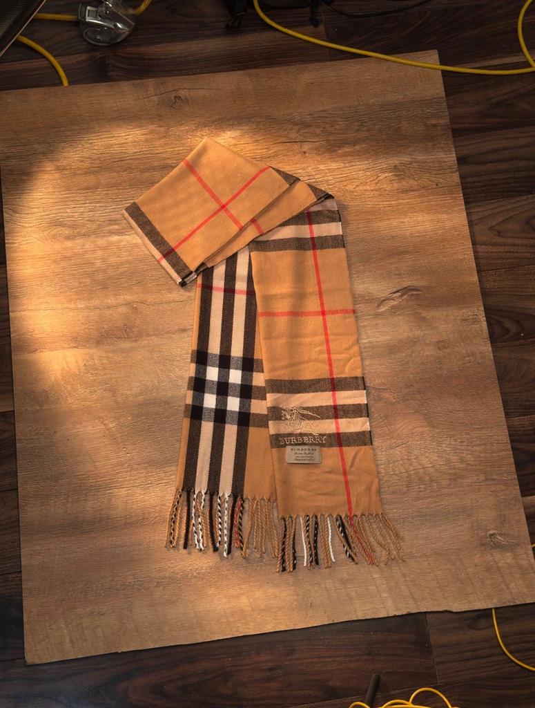 Burberry Sjaal 100% Kasjmier -Bruin - nieuw!!, Ophalen of Verzenden, Nieuw, Bruin