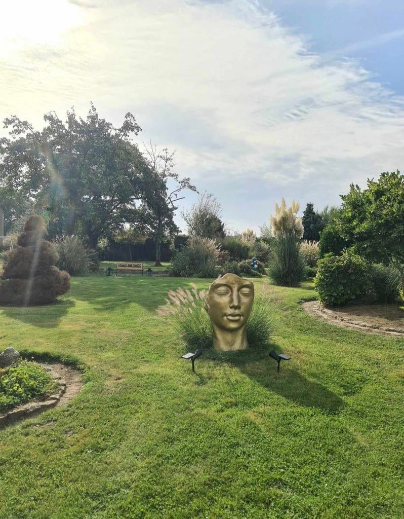 Magnifique jardin de 3000m2 pour vos événements. TOURNAI