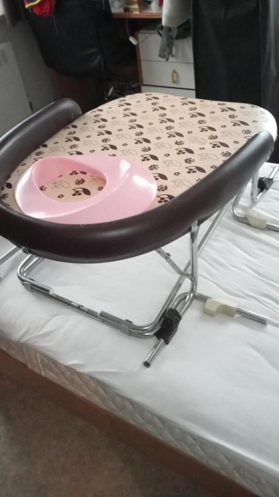 Baby verzorgtafel + badje, Ophalen, Gebruikt, Badje