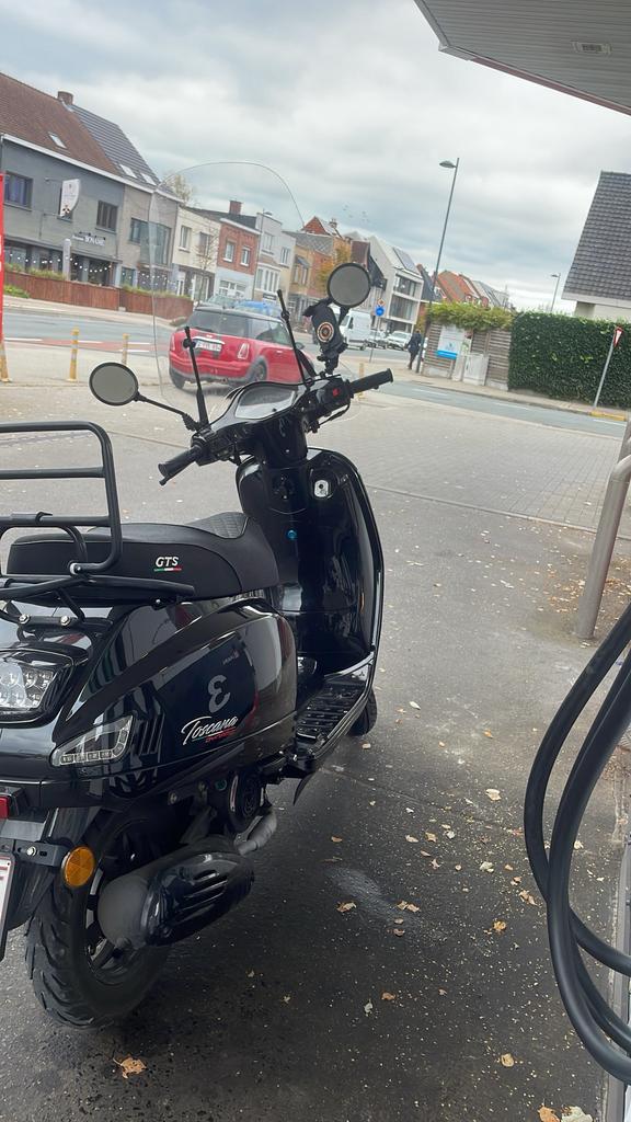 Gts Toscana 2025 3500km, Fietsen en Brommers, Gebruikt, Benzine, Ophalen, Overige merken