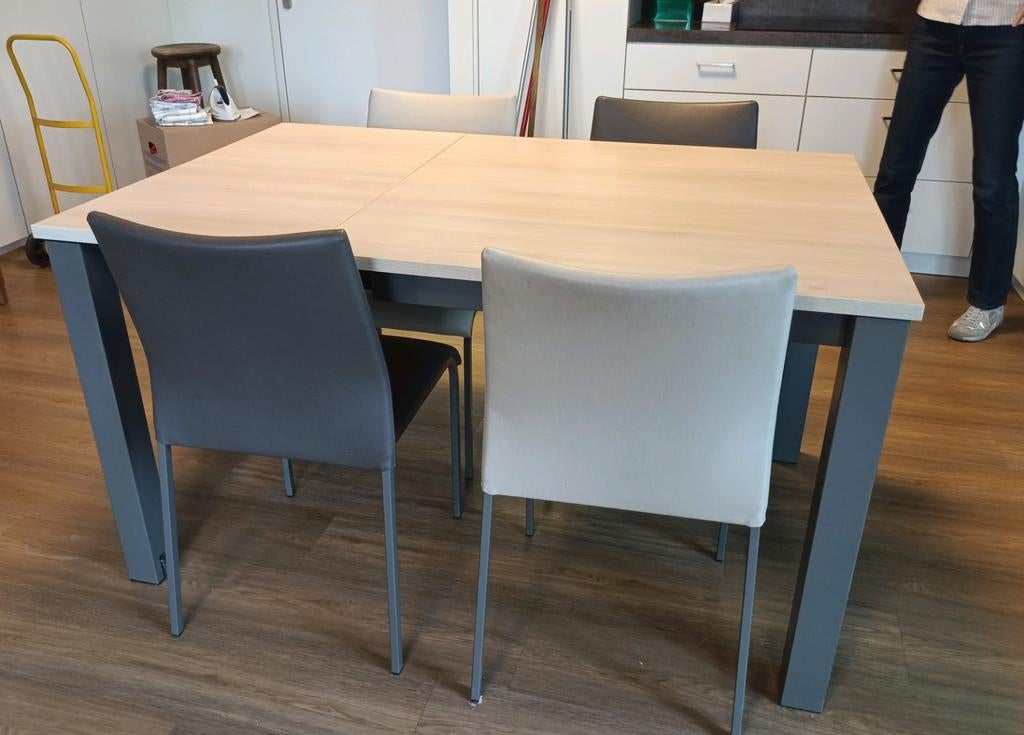 uitschuifbare eettafel (90x90 + 140x90) + 4 stoelen, Huis en Inrichting, Tafels | Eettafels, Gebruikt, 50 tot 100 cm, 100 tot 150 cm