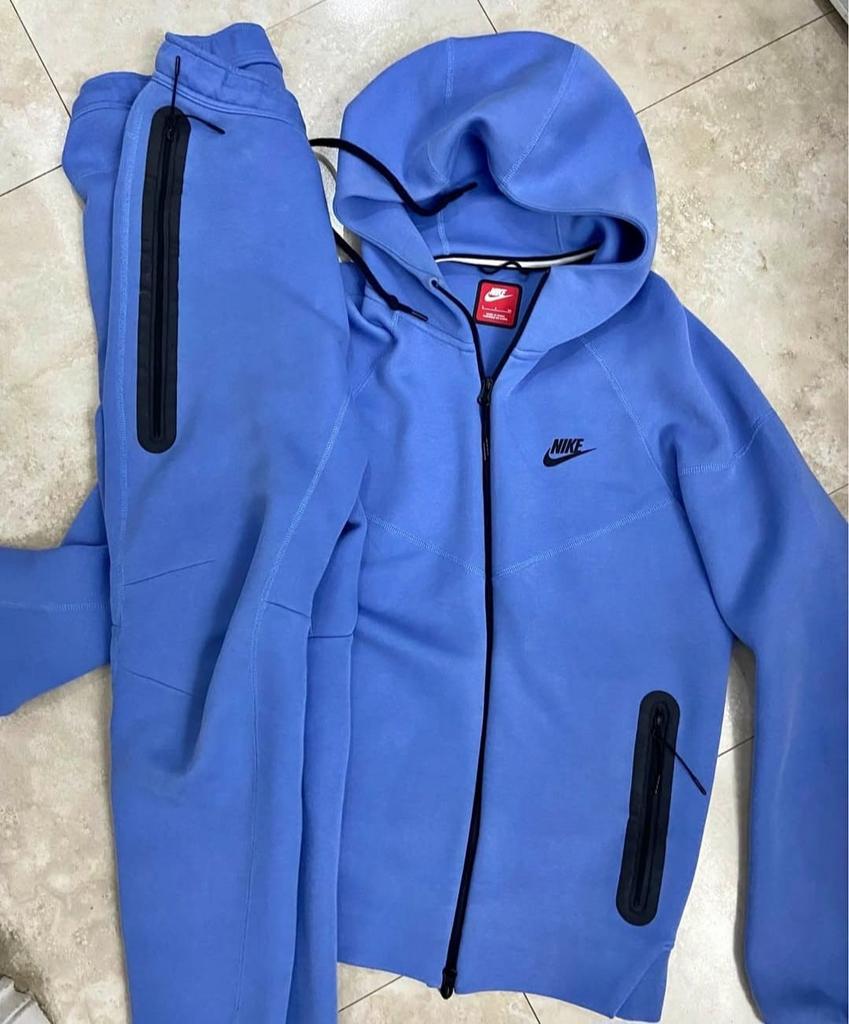 Nike trainingspak maat S, Vêtements | Hommes, Vêtements de sport, Enlèvement ou Envoi, Nike, Comme neuf, Autres types