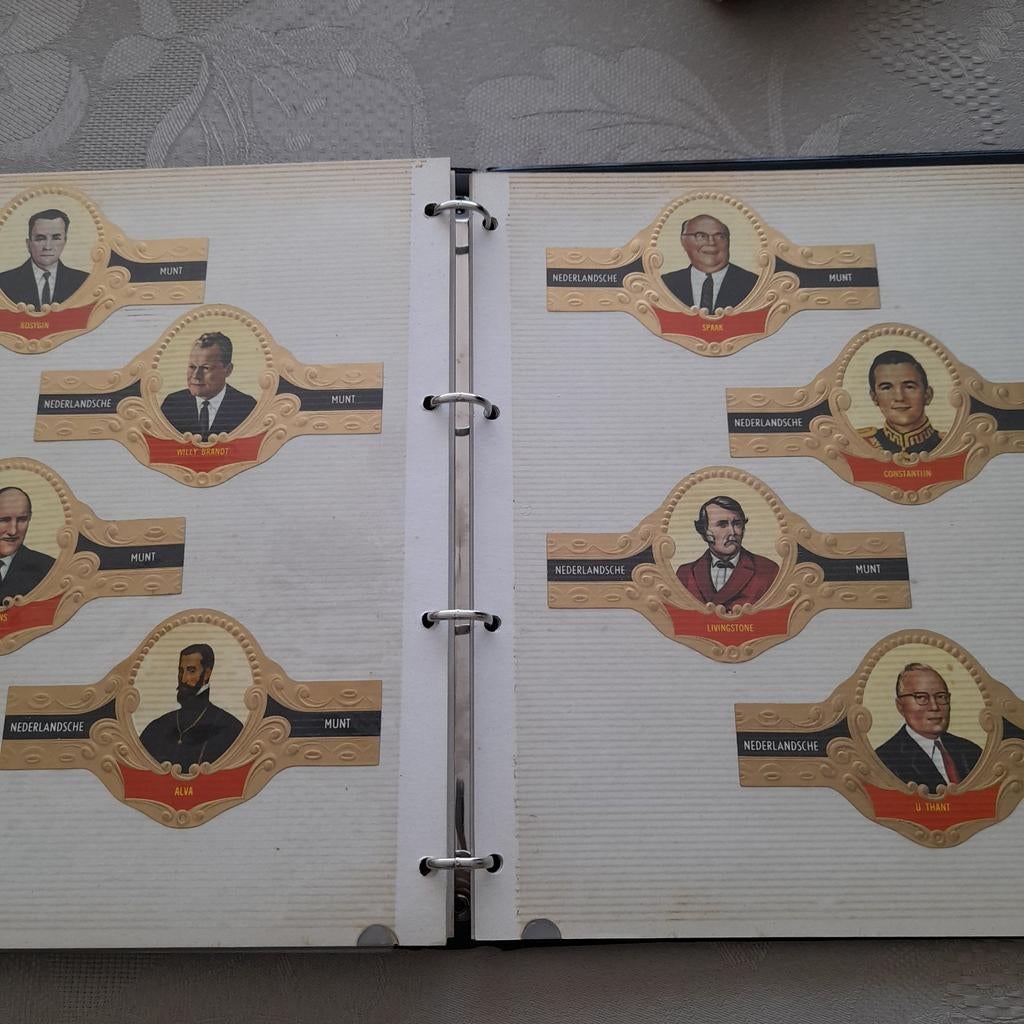 Album met 130 sigarenbanden - groot en halfgroot ( lot 4 ), Collections, Enlèvement ou Envoi, Bagues de cigare