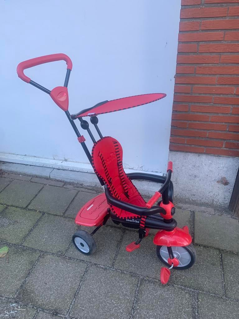 Smartrike driewieler rood en zwart met duwstang, Ophalen, Zo goed als nieuw, Duwstang