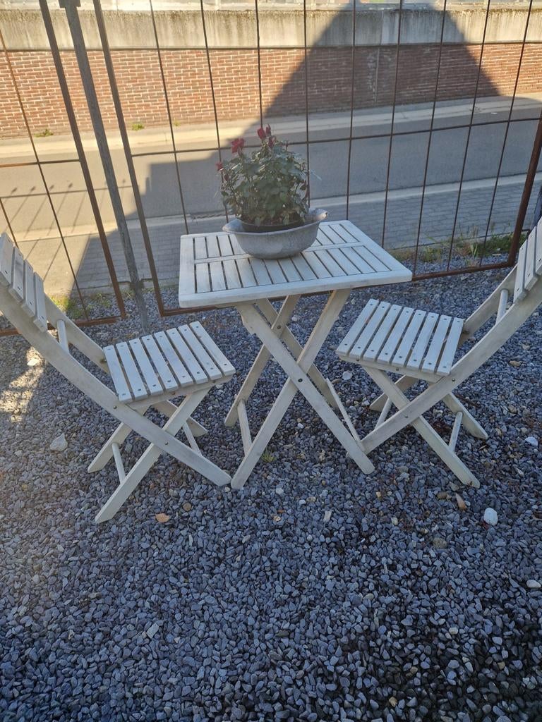 Ensemble de plis en bois (table+2 chaises) 45€, Jardin & Terrasse, Chaises de jardin, Enlèvement