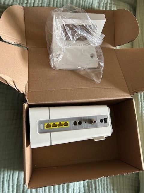 Telenet CH8568LG WiFi Router / Modem zonder adapter, Ophalen of Verzenden, Gebruikt, Router