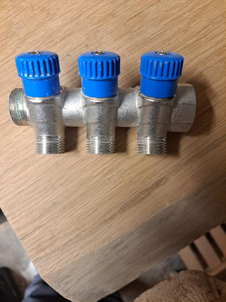 Collecteur 3 voies eau froide au chaude, Bricolage & Construction, Sanitaire, Enlèvement ou Envoi, Comme neuf, Chrome, Autres types