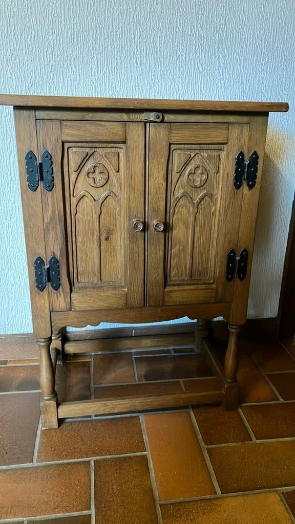 Armoire gothique rétro en chêne, Enlèvement