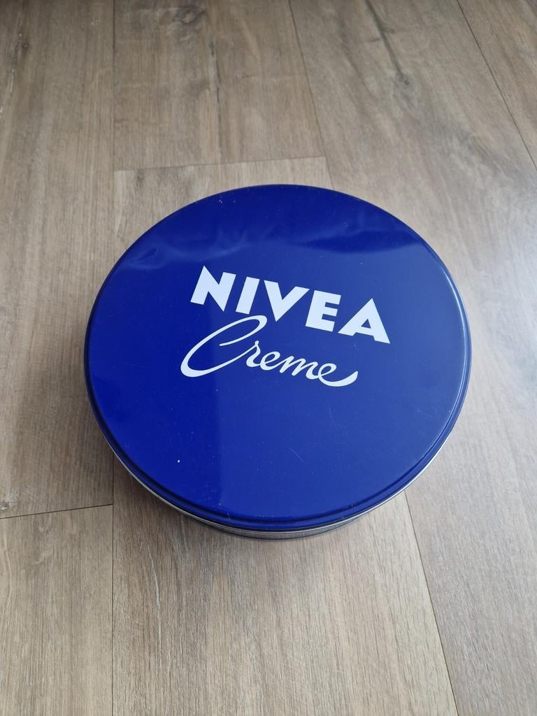 Nivea bewaardoos, ijzer, dia 22cm, hoogte 6cm, Ophalen of Verzenden, Zo goed als nieuw