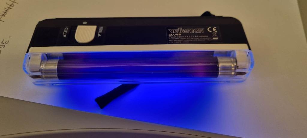 Détecteur de faux billets portable lampe UV + torche NEUF, Articles professionnels, Envoi