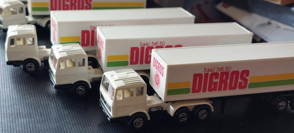 PARC DE CAMIONS HOLK 0803 MERCEDES-BENZ DIGROS 1/87., Hobby & Loisirs créatifs, Voitures miniatures | 1:87, Comme neuf, Bus ou Camion