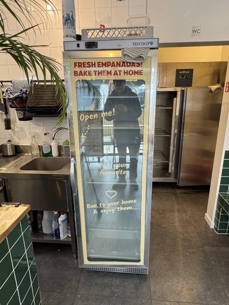 Glasdeur vrieskast Tefcold (1 jaar gebruik), Elektronische apparatuur, Vriezers en Diepvrieskisten, 160 cm of meer, Zo goed als nieuw