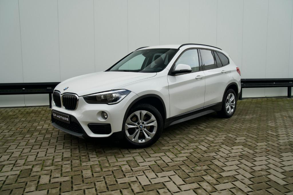 BMW X1 sDrive 18d | AUTOMAAT | CAMERA | AIRCO | NAVI, Auto's, BMW, Stof, 4 cilinders, Wit, 1545 kg