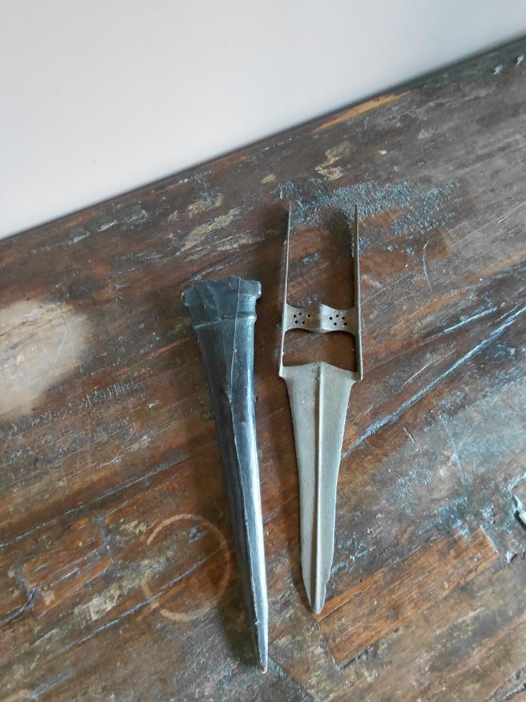 Een Indiase staal duwmes katar, 20e eeuw. Een Indiase katar, Antiek en Kunst, Antiek | Brons en Koper, Ophalen of Verzenden, Brons