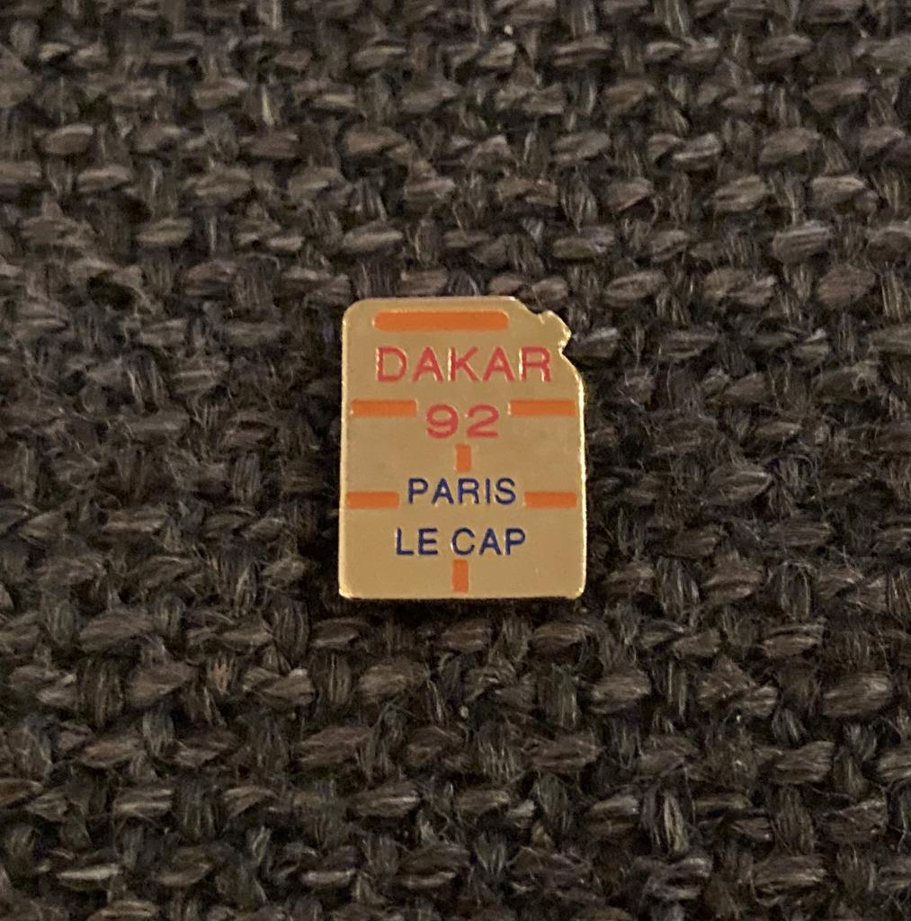 PIN - DAKAR 92 - PARIS LE CAP - RALLYE - RALLY, Collections, Envoi, Utilisé, Sport, Insigne ou Pin's