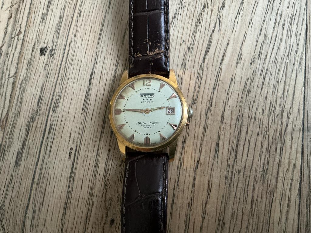 oude herenhorloge pontiac diable rouge, Handtassen en Accessoires, Horloges | Dames, Ophalen, Zo goed als nieuw