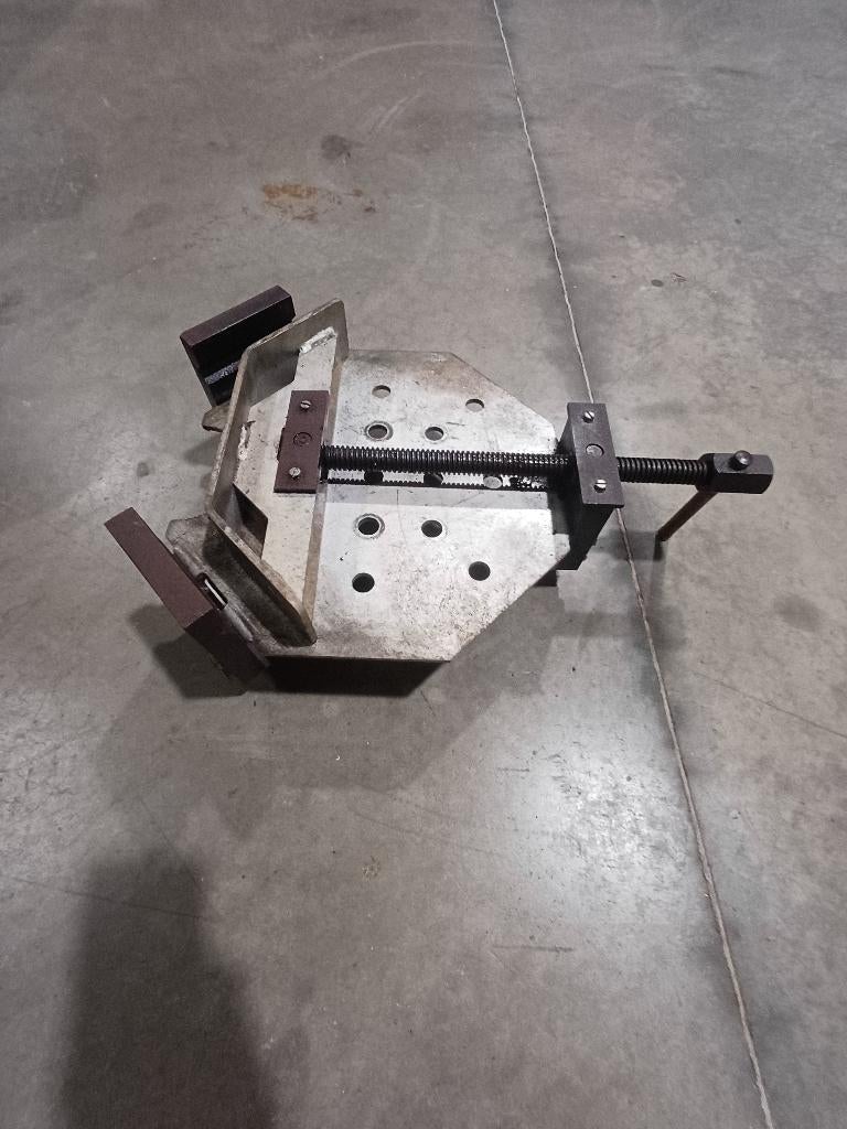 Etaux équerre en lot, Bricolage & Construction, Outillage | Outillage à main, Enlèvement, Utilisé