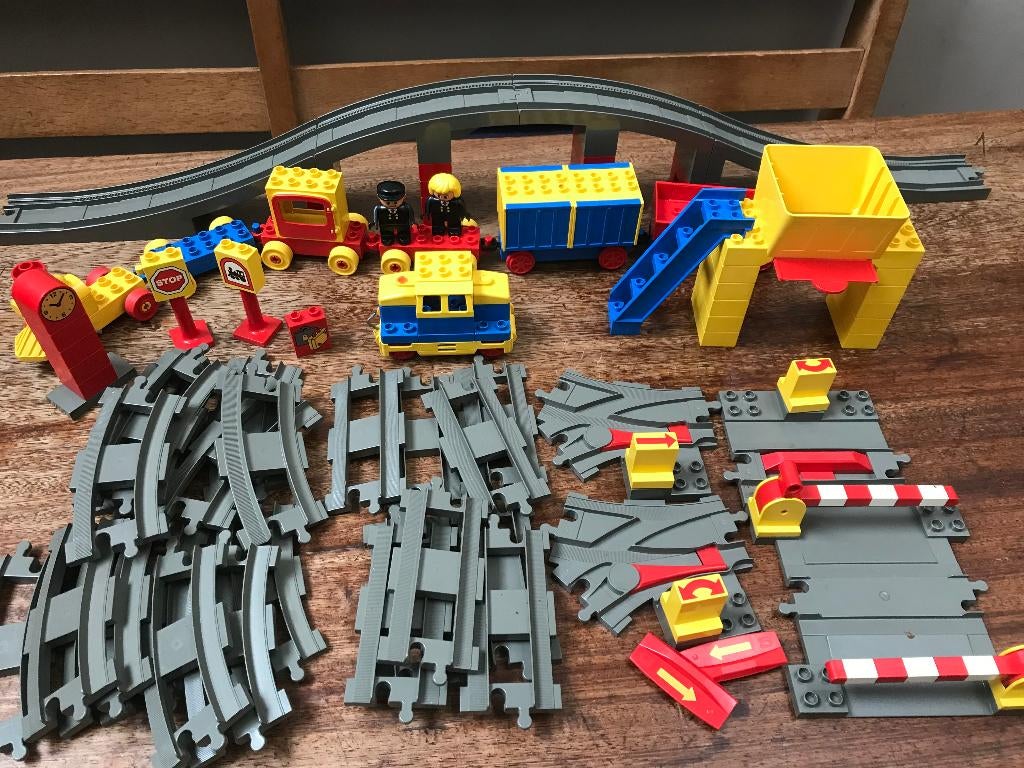 Duplo trein,locomotief,wagons,brug,sporen,wissels,slagboom, Kinderen en Baby's, Ophalen, Gebruikt, Complete set, Duplo
