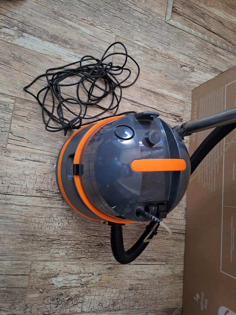 Aspirateur/ netoyeur de tapis Thomas Boxer, Enlèvement, Aspirateur