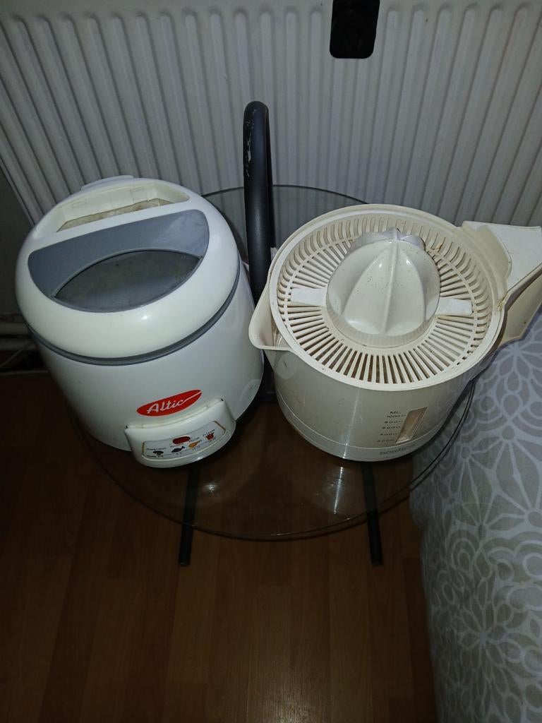 friteuse et presse fruit elect 0496811660, Enlèvement ou Envoi, Comme neuf, Électrique, Presse-agrume