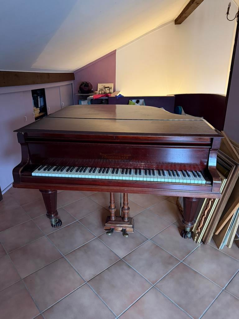 À donner – Piano à queue, Musique & Instruments, Pianos, Utilisé, Piano, Enlèvement