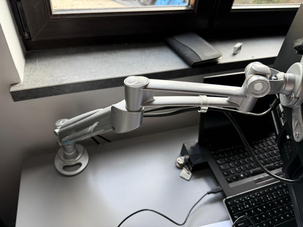 3D-schermsteunarm met gasveer, Ophalen of Verzenden, Zo goed als nieuw, In hoogte verstelbaar