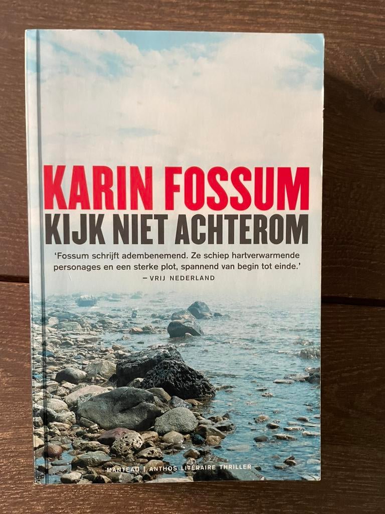 Karin Fossum - Kijk niet achterom, Livres, Thrillers, Comme neuf, Enlèvement ou Envoi