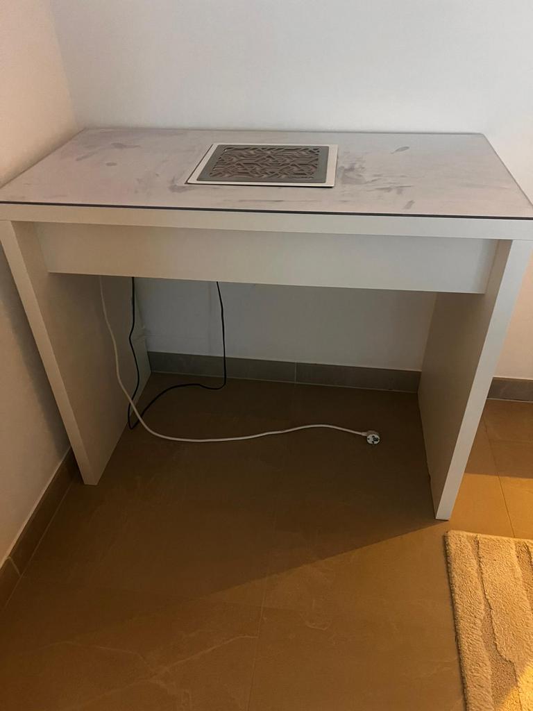 Nageltafel, Huis en Inrichting, Bureaus, Ophalen, Gebruikt