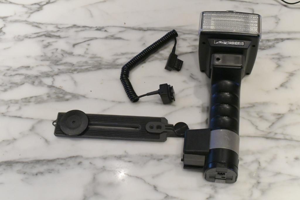 Metz 45 CT-5 avec SCA 530 pour Minolta XD,XG,X-300, Enlèvement ou Envoi, Utilisé, Metz, Inclinable