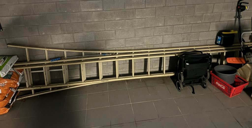 Echelle sectionnelle 16 echelons, Enlèvement, Utilisé, Échelle, 4 mètres ou plus