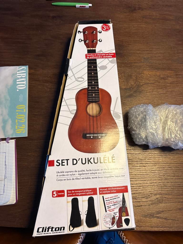 Ukelele Clifton, Ophalen, Nieuw