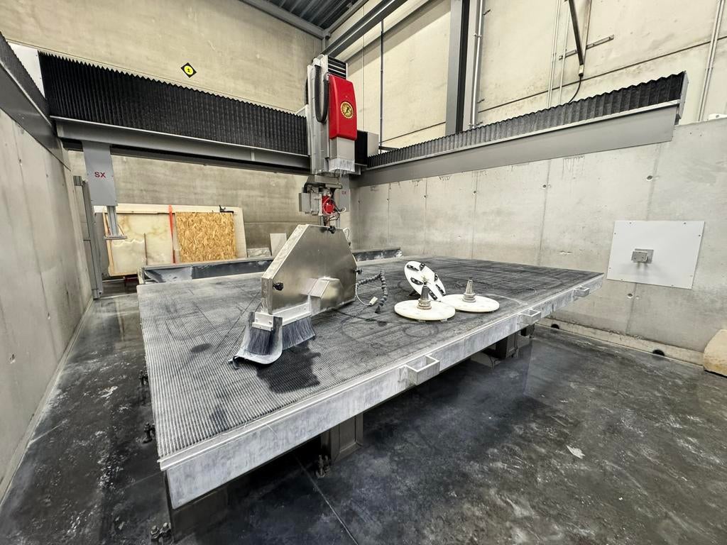 CNC Helios DEA 2023 steenbewerkingsmachine, Doe-het-zelf en Bouw, Gereedschap | Zaagmachines, Ophalen, Zo goed als nieuw