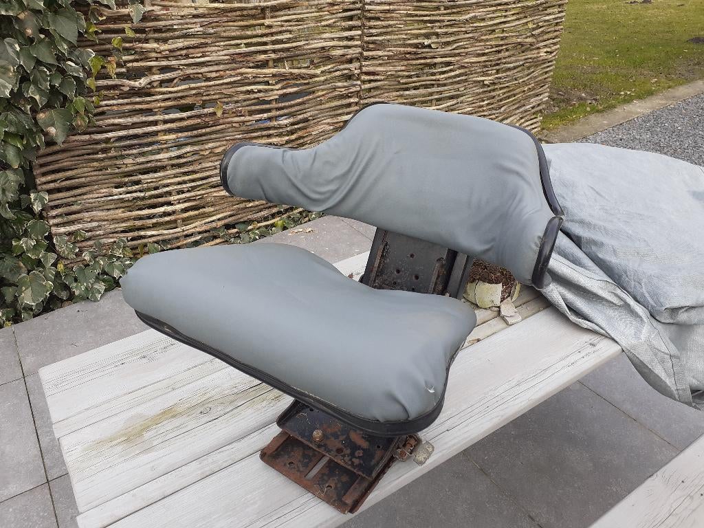 Siège de tracteur Fiat, Articles professionnels, Jusqu'à 80 ch, 250 à 500 cm, Enlèvement, Utilisé