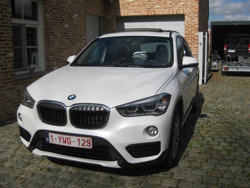 BMW X1 sDrive 20i   2L  195 PK  Sportuitvoering, Auto's, BMW, 1998 cc, 1800 kg, 4 cilinders, Wit