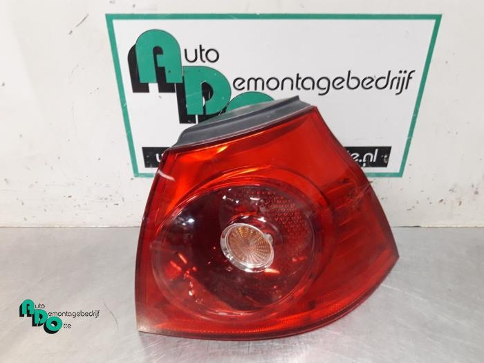 Feu arrière droit d'un Volkswagen Golf (Golf 04-), Autos : Pièces & Accessoires, Éclairage, Volkswagen, -, 3 mois de garantie