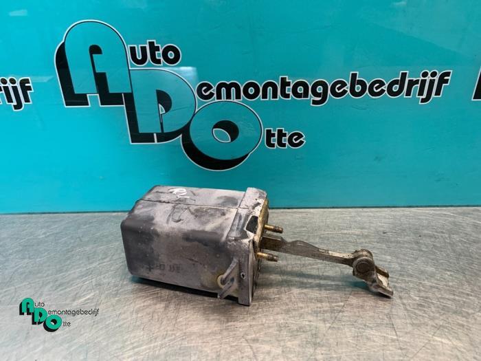 Deurvanger 2Deurs rechts van een Peugeot 307 (307 01-), Gebruikt, -, -, Ophalen of Verzenden