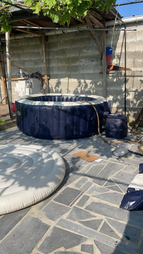 Jaccuzi 6 personnes prix à discuter !, Jardin & Terrasse, Enlèvement, Comme neuf, Pompe, Gonflable
