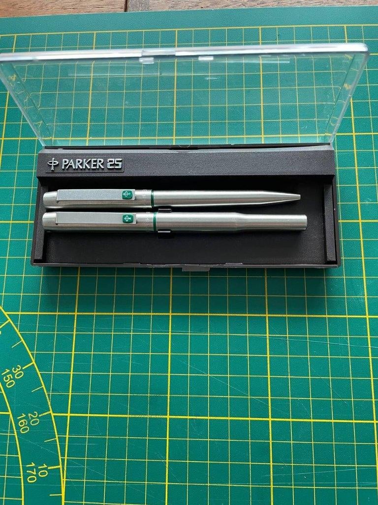 Parker 25 MKI Green Fountain Pen & Ballpoint Pen Set, Verzamelen, Ophalen of Verzenden, Parker