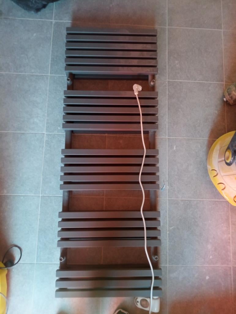 Elektrische radiator 2000 W 140 cm, Doe-het-zelf en Bouw, Verwarming en Radiatoren, Gebruikt, Radiator, 800 watt of meer, 80 cm of meer